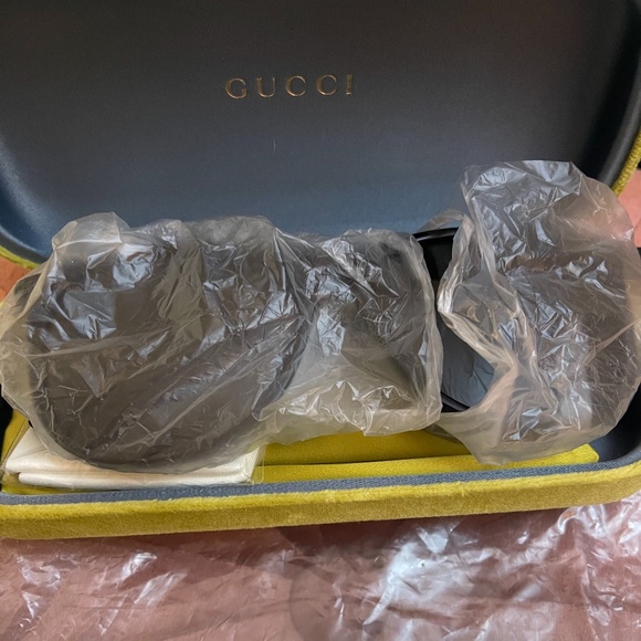 Sold! UNISEX GUCCI SUNGLASSES *NWT - Picture 5 of 7